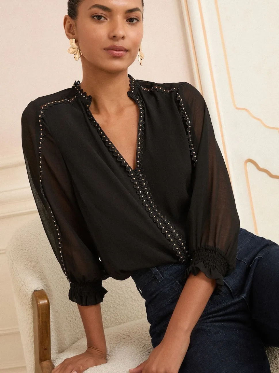 Love & Roses Black V-Neck Hardware 3/4 Sleeve Blouse