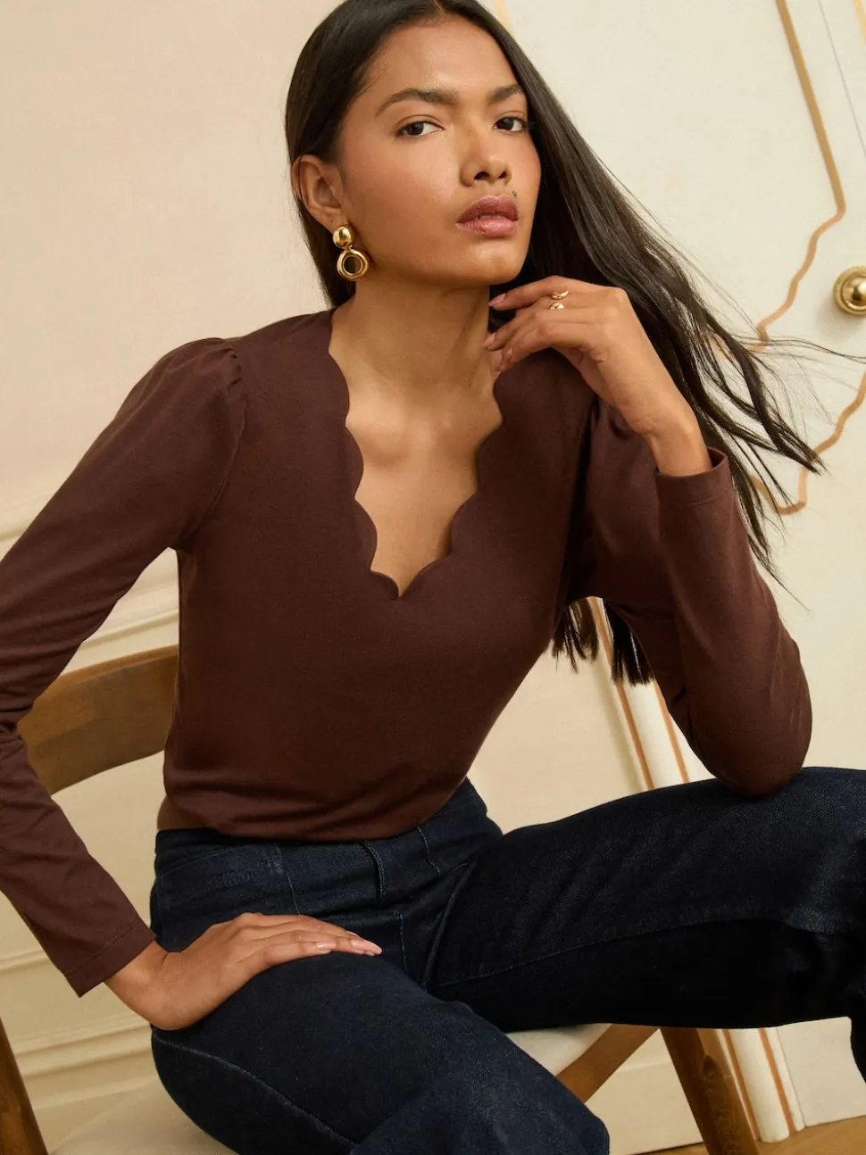 Love & Roses Chocolate Brown Scallop V-Neck Long Sleeve Jersey Top