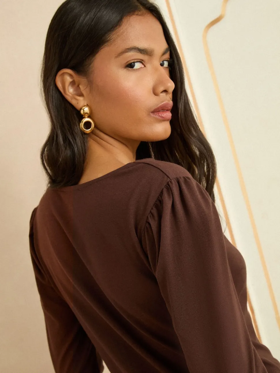 Love & Roses Chocolate Brown Scallop V-Neck Long Sleeve Jersey Top