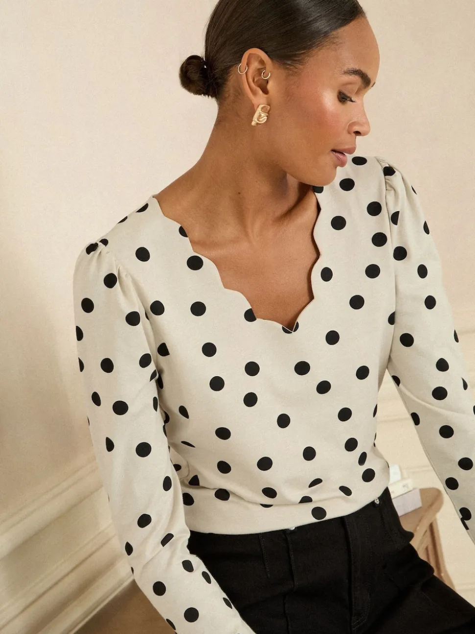 Love & Roses Ivory and Black Spot Print Scallop V-Neck Long Sleeve Jersey Top