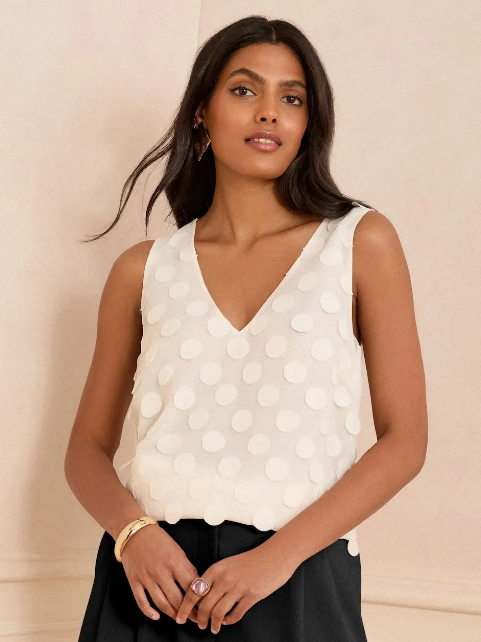 Love & Roses White Ecru 3D Spot V-Neck Vest