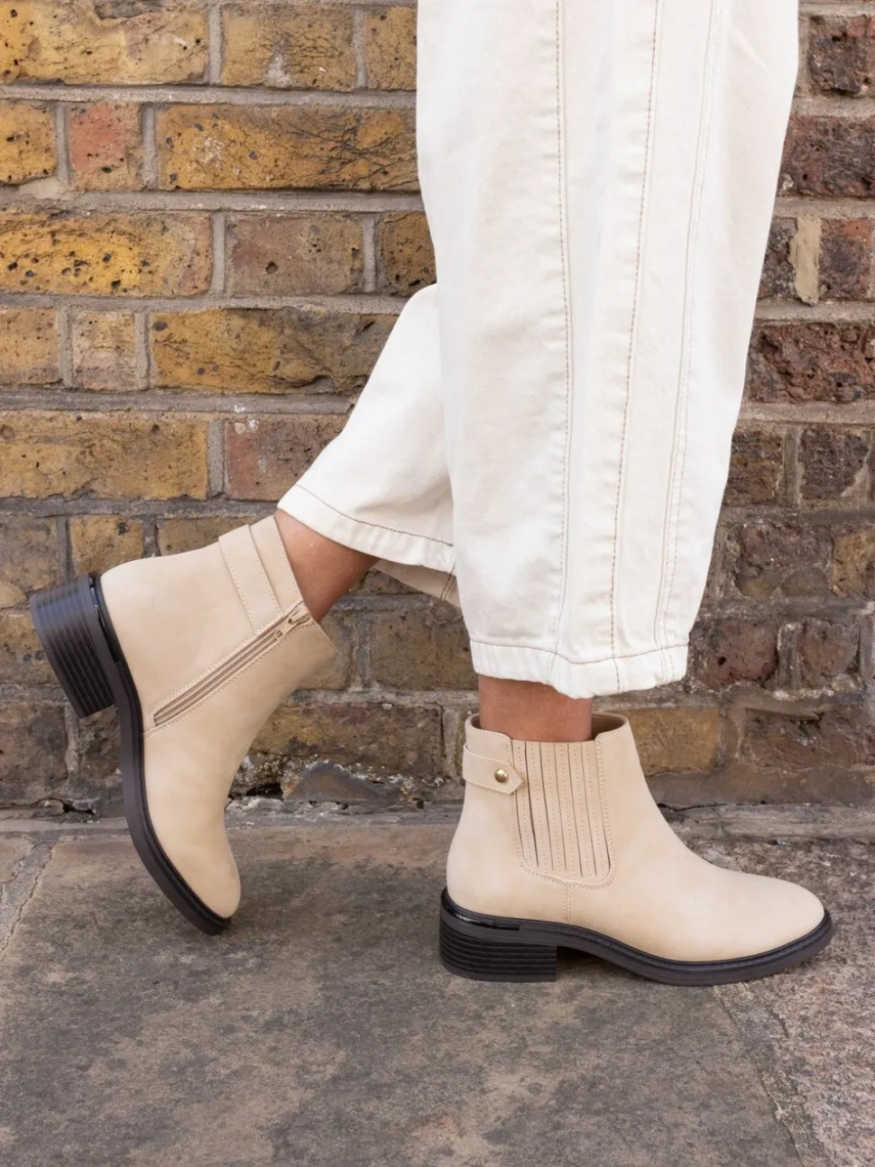 Novo Cream Dove Wide Fit Darlina Flat Chelsea Ankle Boots
