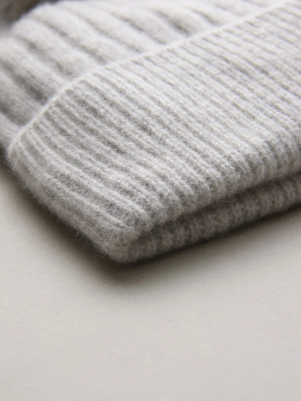Pale Grey N. Premium 100% Cashmere Knitted Pom Hat