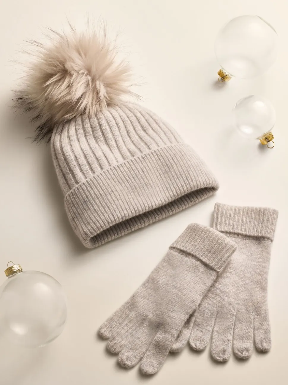 Pale Grey N. Premium 100% Cashmere Knitted Pom Hat