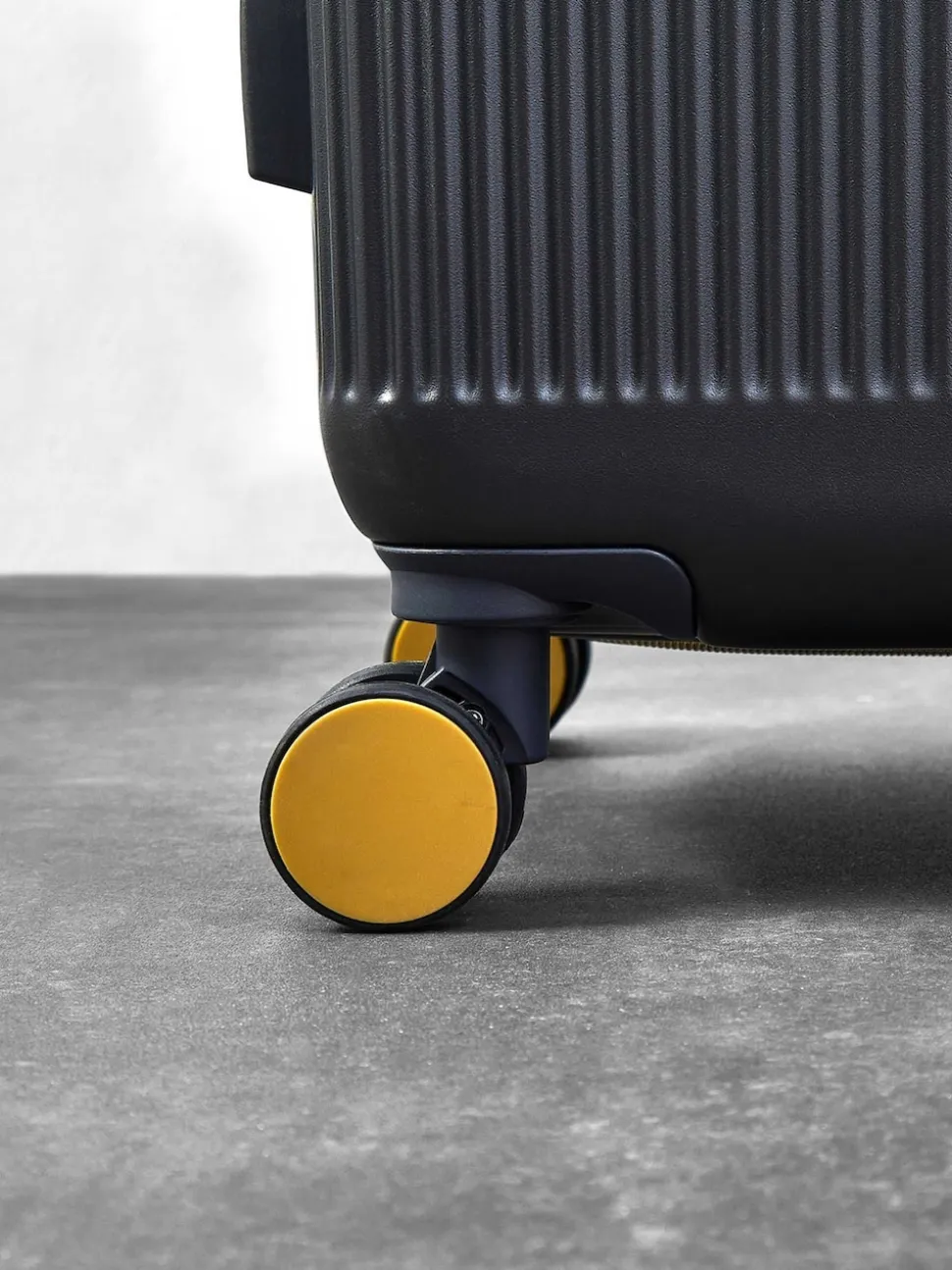 Rock Luggage Medium Aria Suitcase