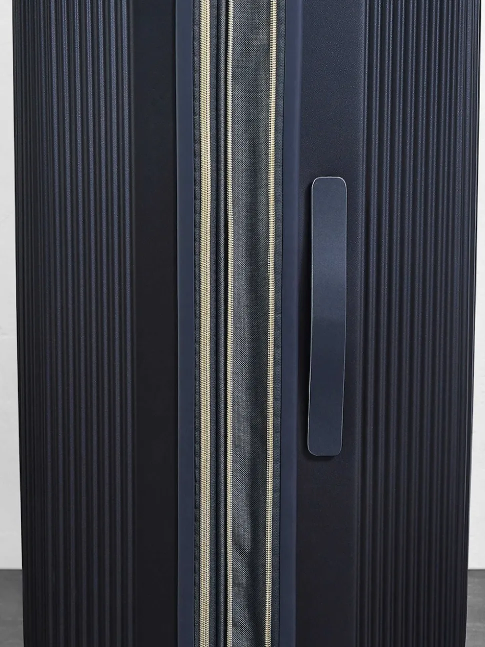 Rock Luggage Medium Aria Suitcase