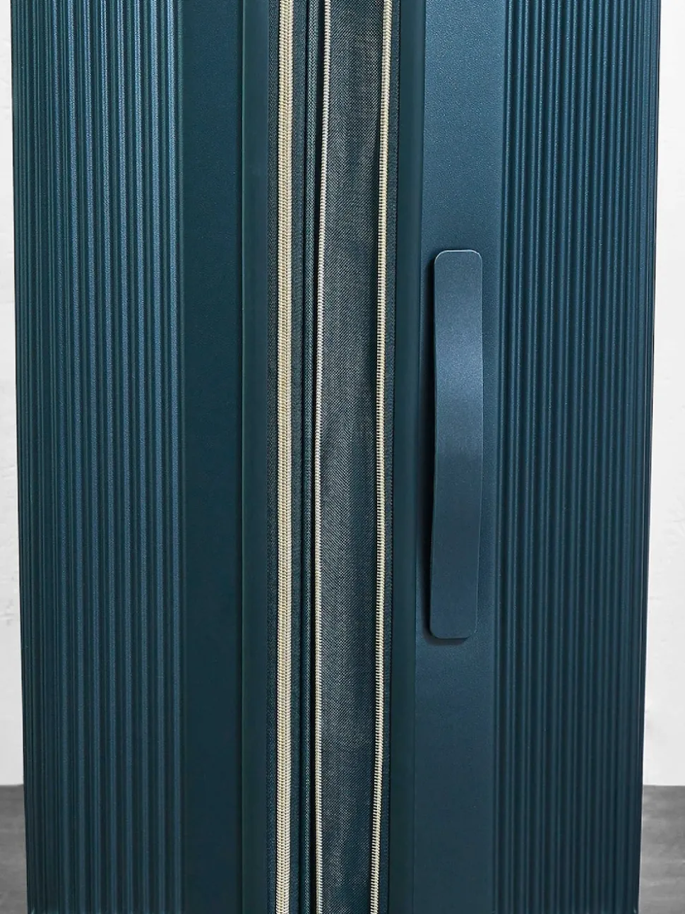 Rock Luggage Medium Aria Suitcase