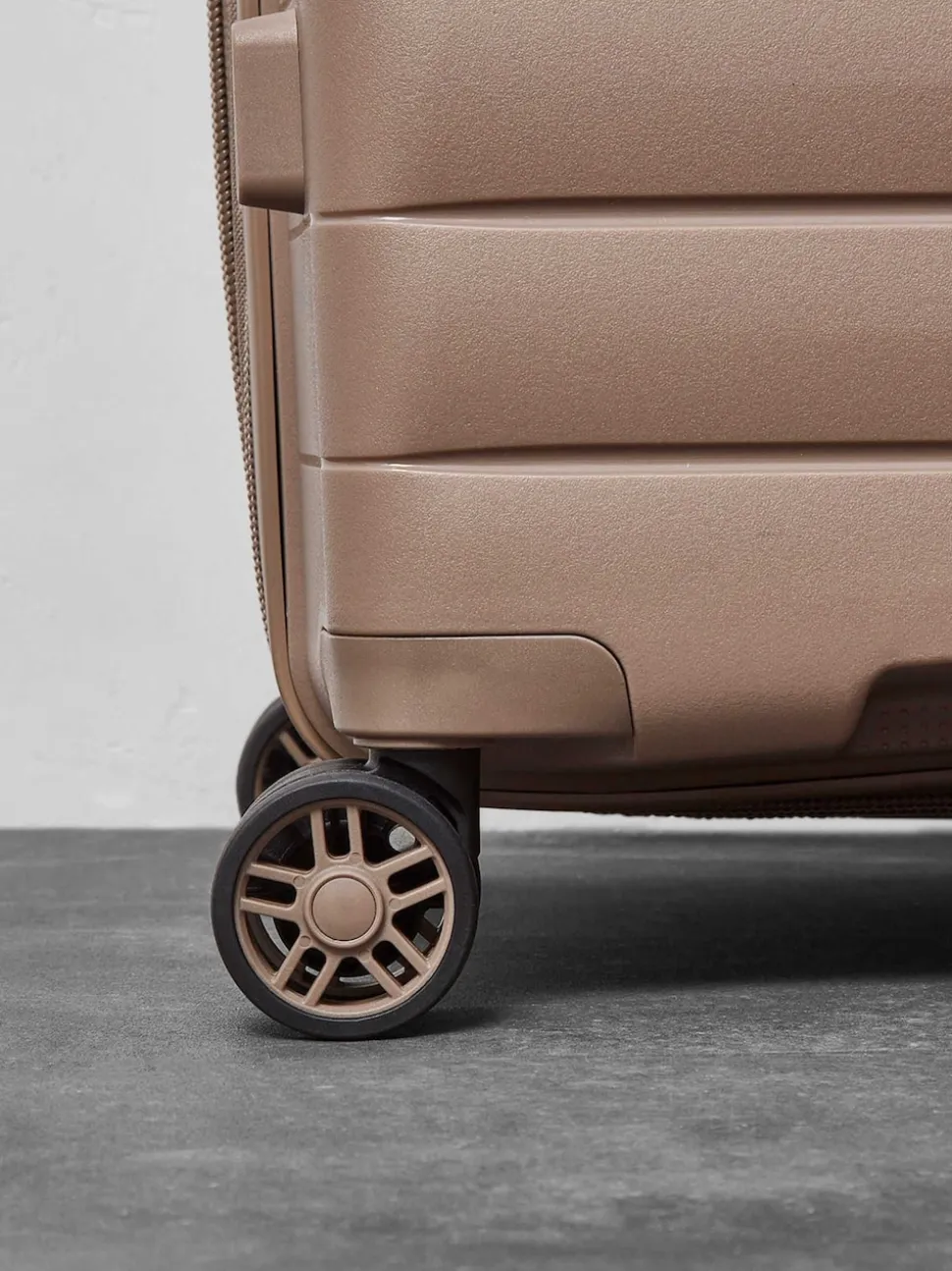 Rock Luggage Medium Palma Suitcase