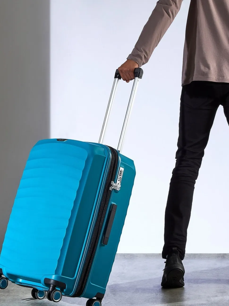 Rock Luggage Sunwave Medium Suitcase