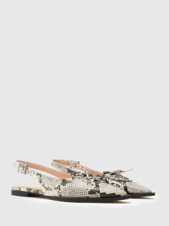 Schuh White Lorie Point Hardware Flat Shoes