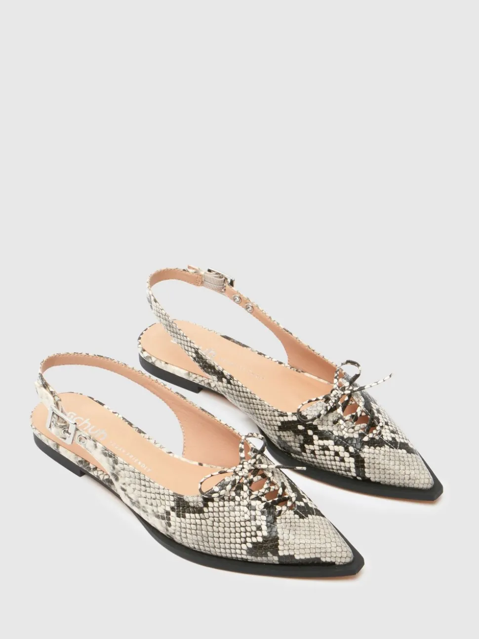 Schuh White Lorie Point Hardware Flat Shoes