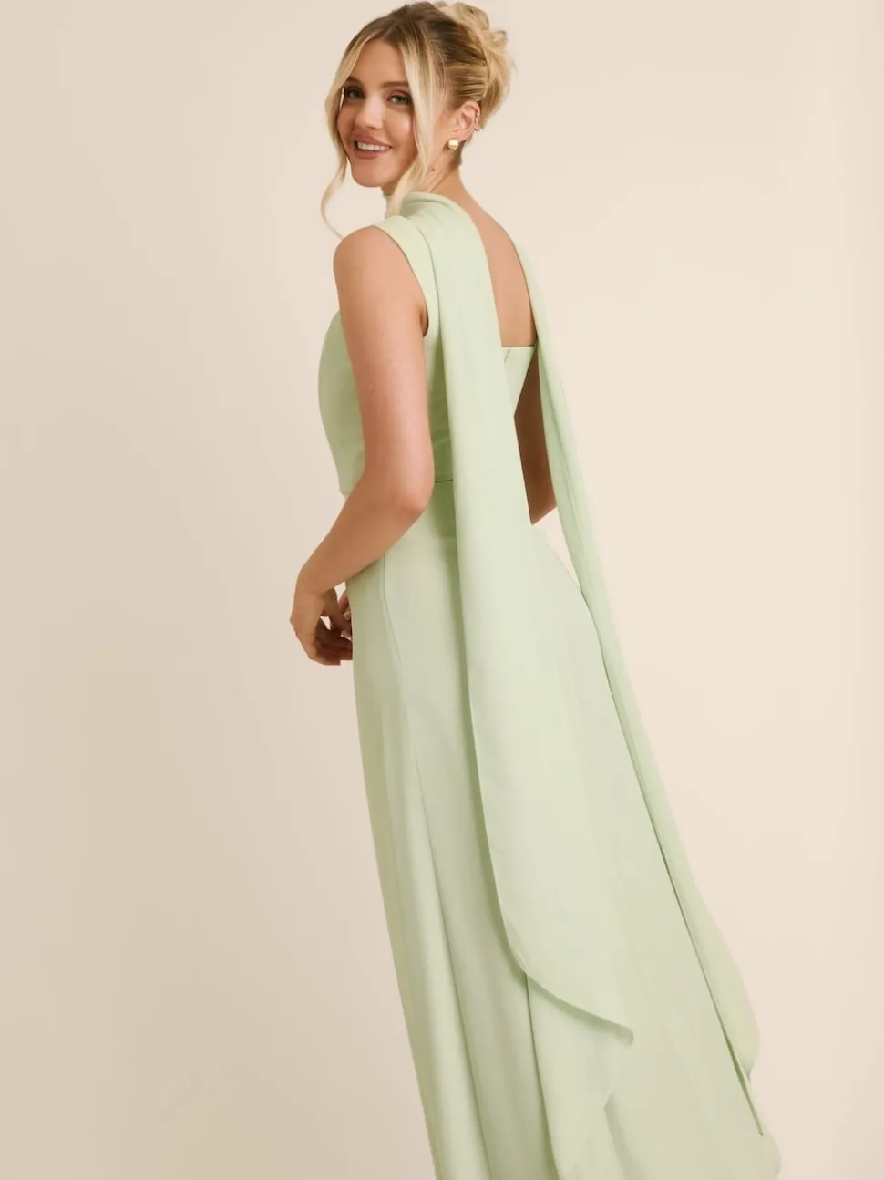 Six Stories Green Square Neck Crepe Bridesmaid Dress with Neck Scarf