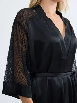 Triumph Black A Weekend to Remember Robe