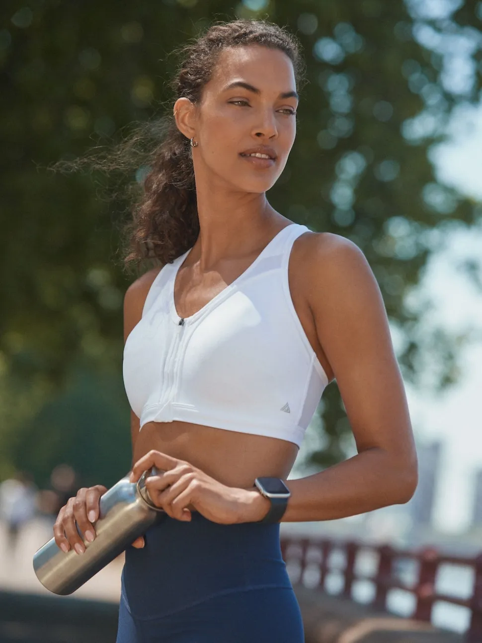 White B-GG Active Sports High Impact Dry Tech Zip Front Bra