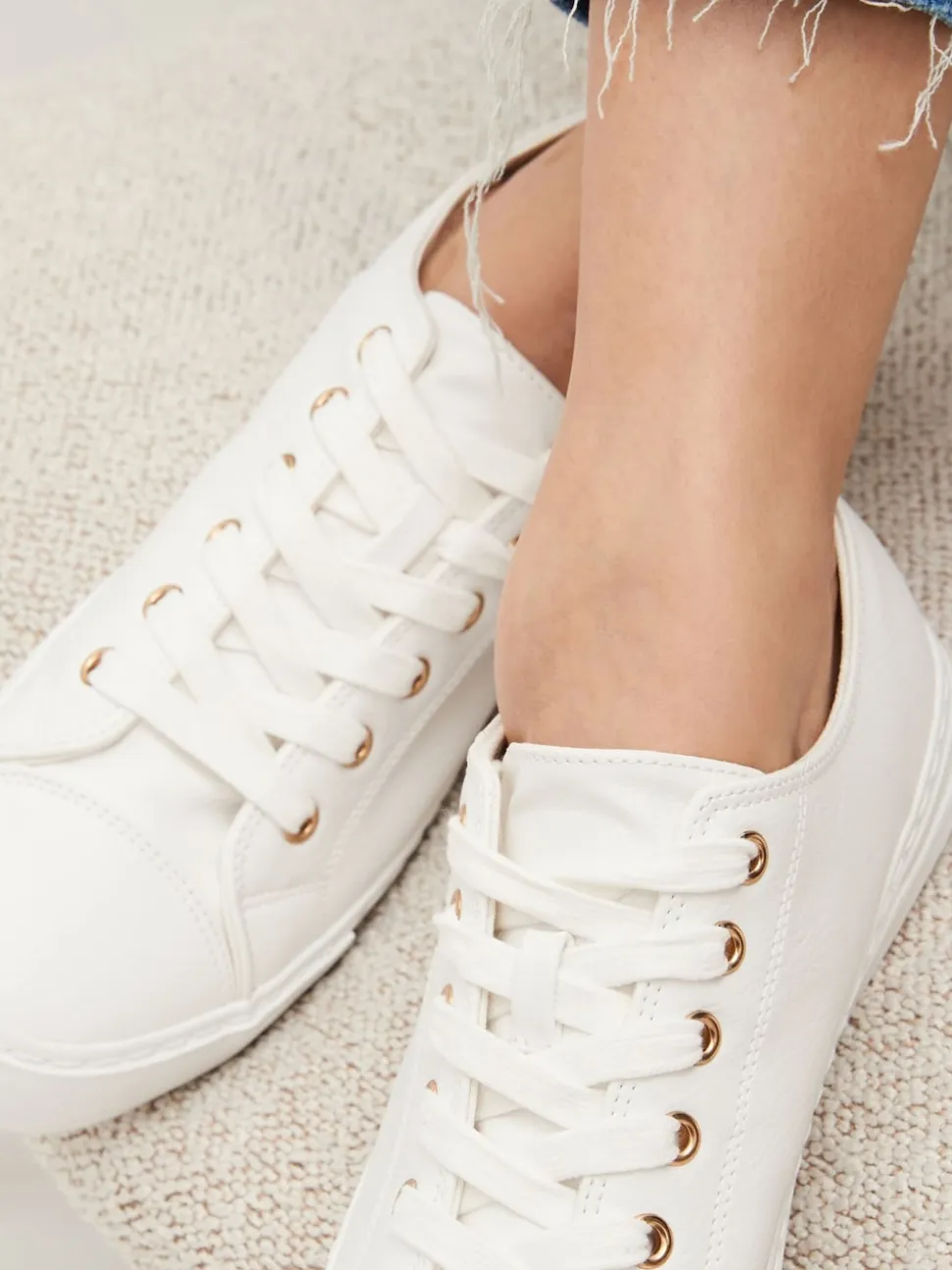 White Standard Fit Patent Baseball Trainers