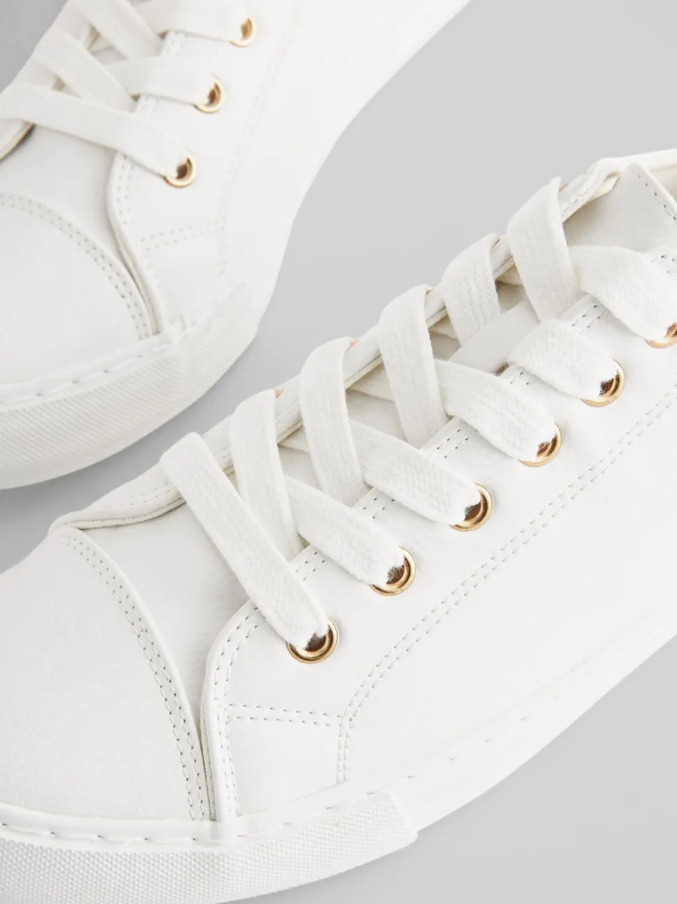 White Standard Fit Patent Baseball Trainers