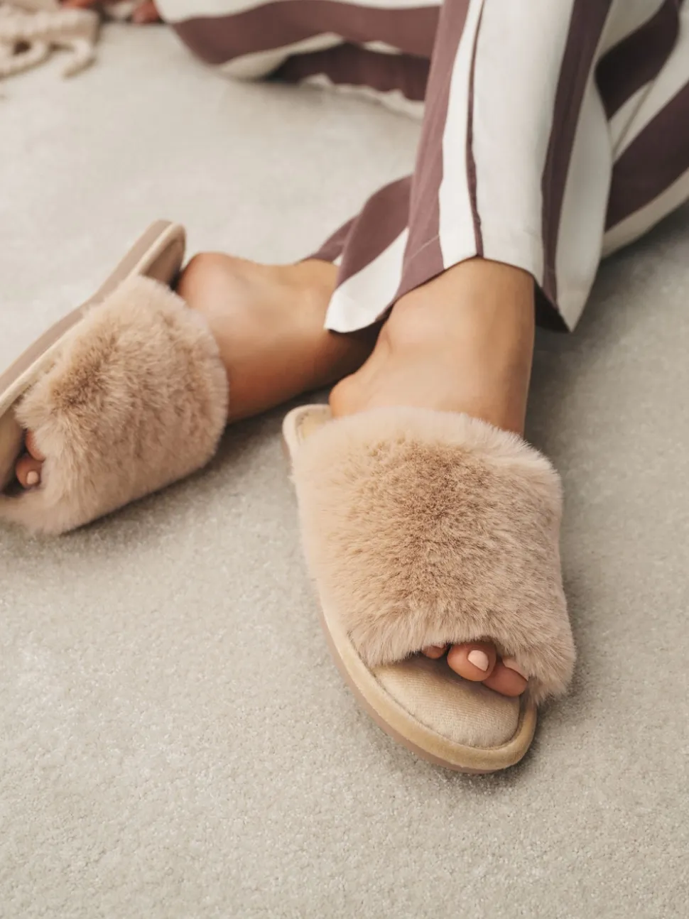 Yellow Faux Fur Sider Slippers
